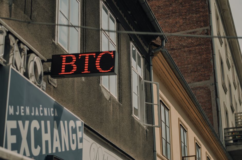 ZachXBT'den Donanım Cüzdanlarına Sert Eleştiri: BTC 65,000 Dolar Seviyesinde Sabit Kaldı