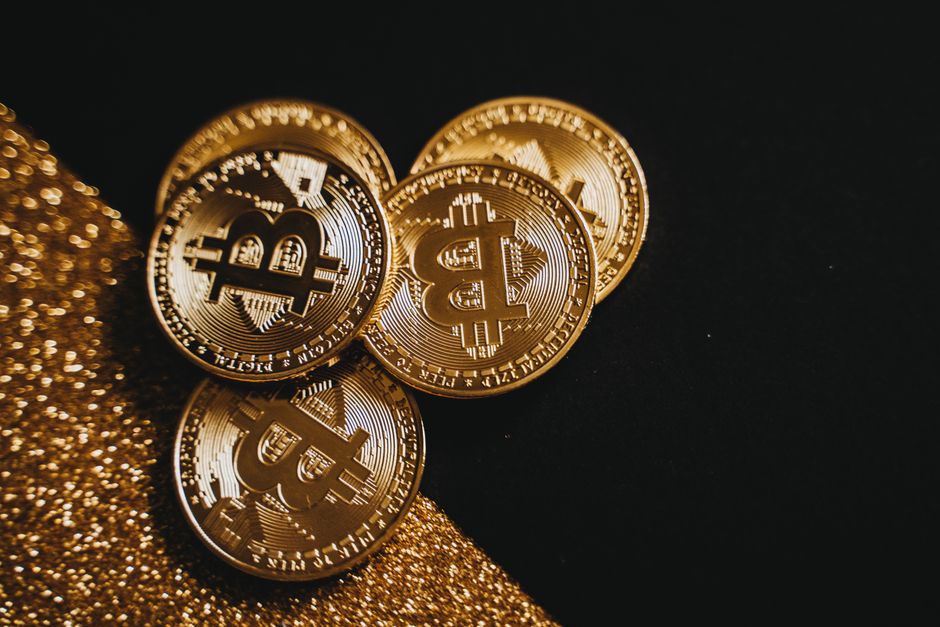 Bitcoin Yatırımcıları Spot ETF'lere 853 Milyon Dolar Yatırdı: BlackRock'un IBIT'i Öne Çıkıyor