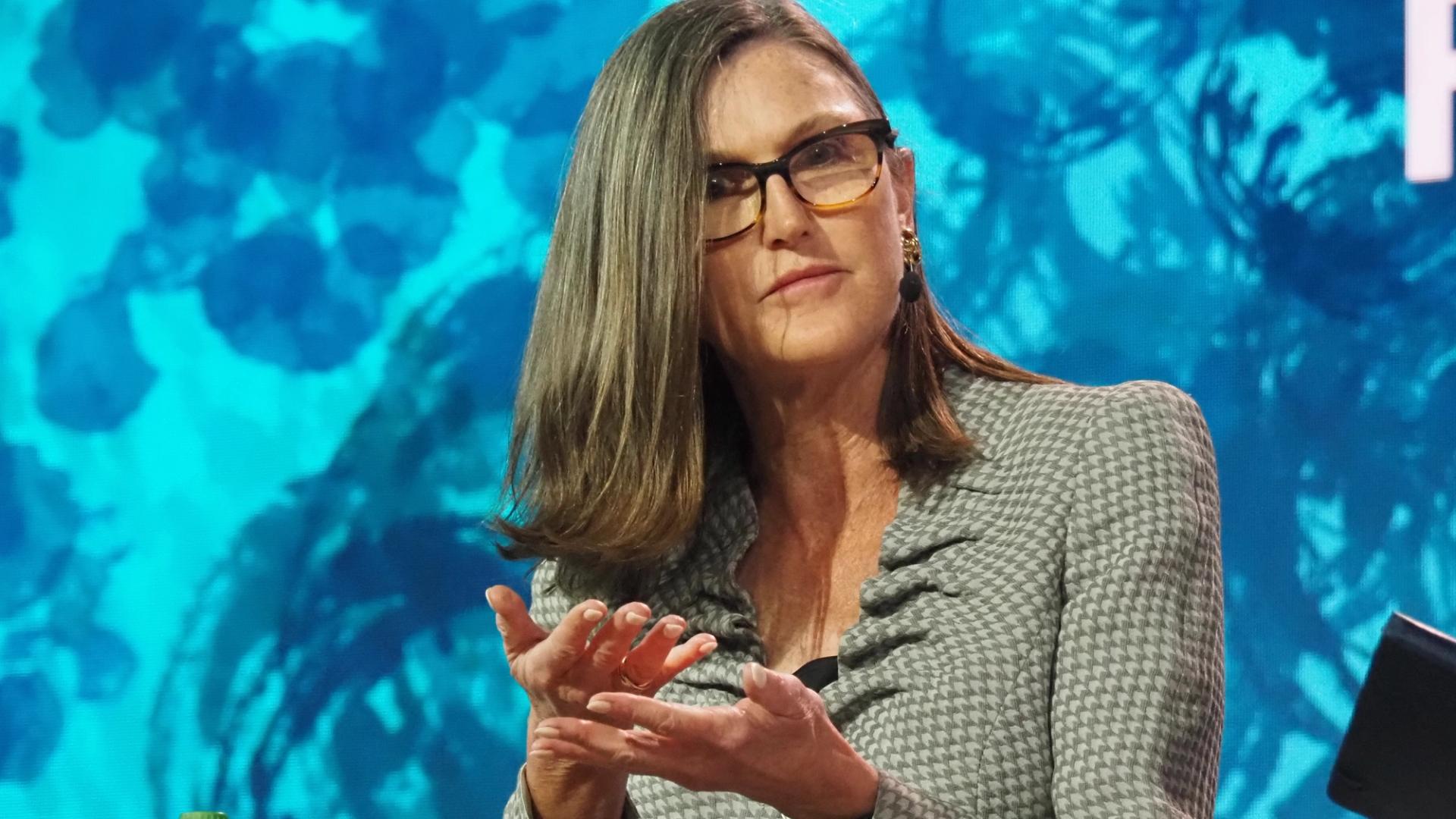 Cathie Wood'un ARK'ı, Securitize ile Ortaklaşa Açık AI ve Anthropic Yatırımlarını Tokenize Ediyor