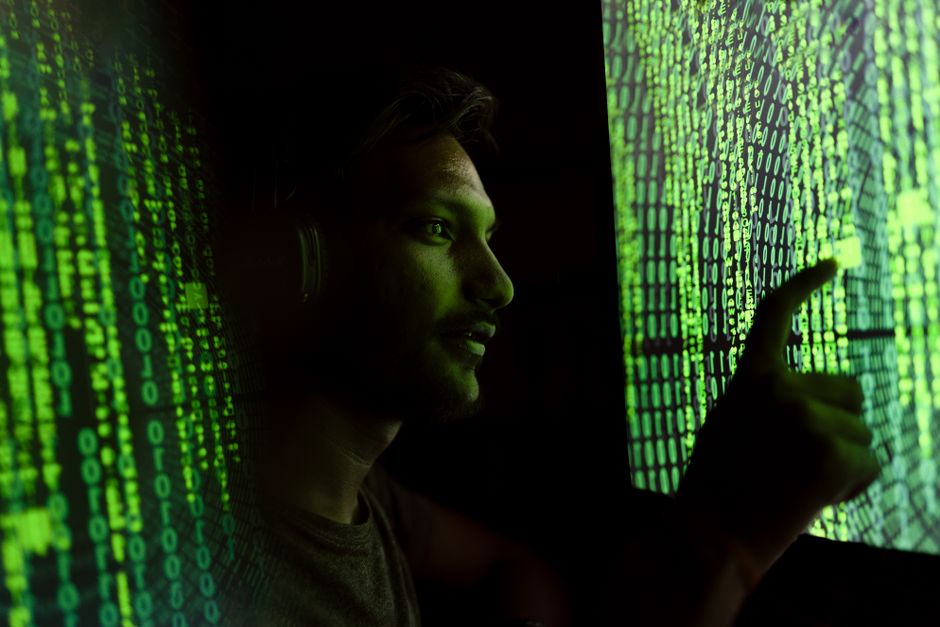 Beyaz Şapkalı Hackerlar Liquid'den 4000 BTC Çaldı, ETF'ler 2026'da Rekor Giriş Görüyor